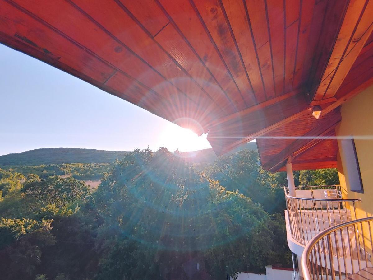 Villa Metatron U Doma Balčik Exteriér fotografie