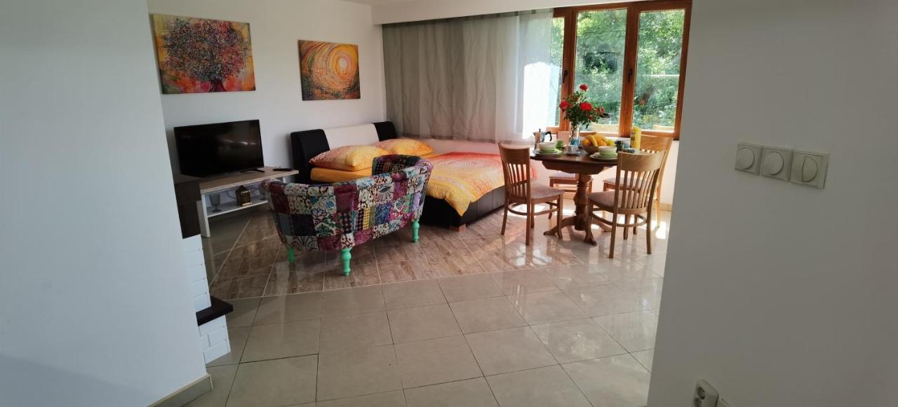 Villa Metatron U Doma Balčik Exteriér fotografie